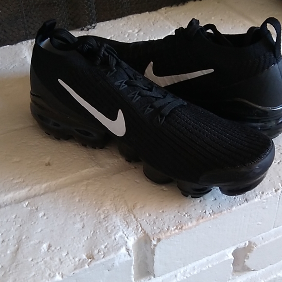 Nike Air VaporMax Flyknit 3 - Picture 6 of 7